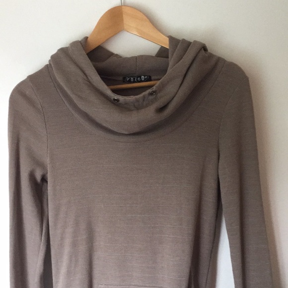 Volcom Tops - Brown striped Volcom hoodie